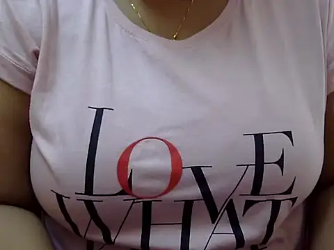 Snapshot of Riya_riyaa chatting on 12/31/24, 07:42 Riya riyaa online show from 12/31/24, 07:42