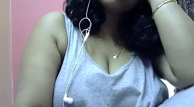 Snapshot of Riya_riyaa chatting on 01/10/25, 11:00 Riya riyaa online show from 01/10/25, 11:00