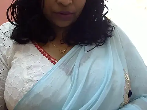 Snapshot of Riya_riyaa chatting on 12/22/24, 07:11 Riya riyaa online show from 12/22/24, 07:11