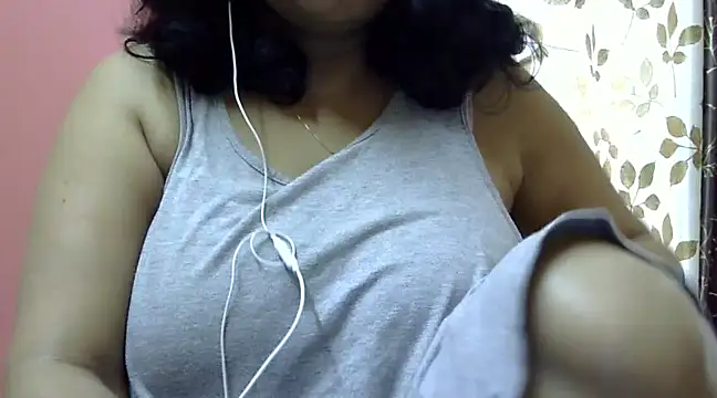 Snapshot of Riya_riyaa chatting on 01/07/25, 01:59 Riya riyaa online show from 01/07/25, 01:59