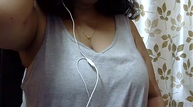 Snapshot of Riya_riyaa chatting on 01/05/25, 04:48 Riya riyaa online show from 01/05/25, 04:48