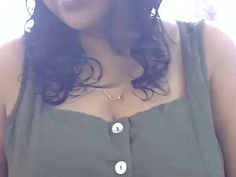Snapshot of Riya_riyaa chatting on 02/14/25, 07:07 Riya riyaa online show from 02/14/25, 07:07
