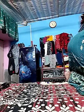 BERRY 00 online show from 12/17/25, 06:02