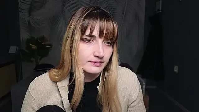 Nika Kitten online show from 12/04/25, 09:08