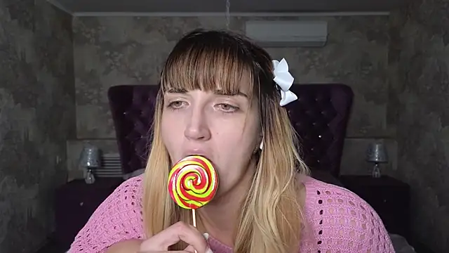 Nika Kitten online show from 11/13/25, 09:35