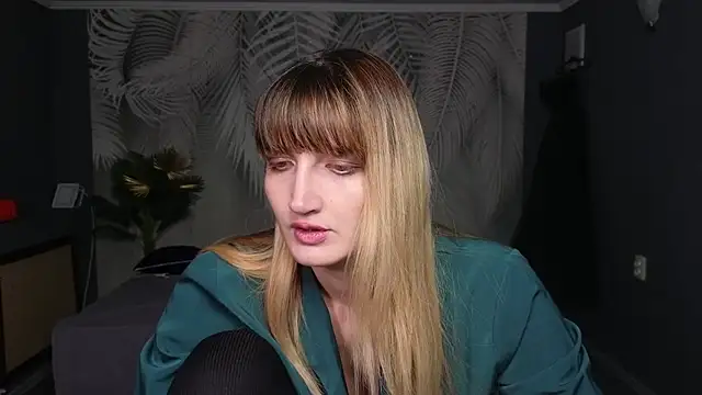 Nika Kitten online show from 12/02/25, 08:16