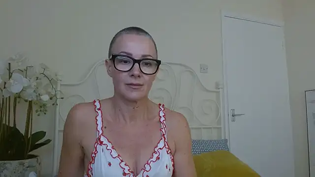 ELEGANT-ARIA36 online show from 11/06/25, 12:20