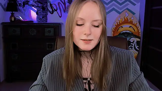Snapshot of VivienLeeigh chatting on 02/23/25, 06:23 VivienLeeigh online show from 02/23/25, 06:23