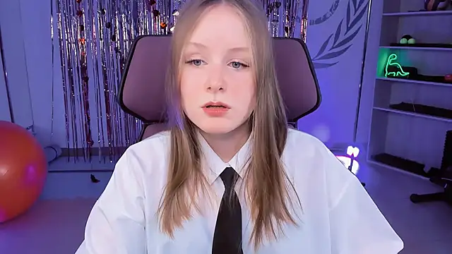 Snapshot of VivienLeeigh chatting on 03/09/25, 09:02 VivienLeeigh online show from 03/09/25, 09:02