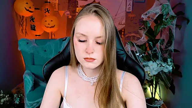 VivienLeeigh online show from 10/19/25, 09:45