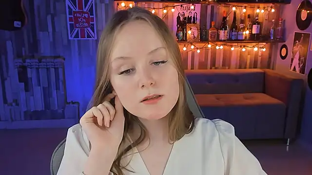 Snapshot of VivienLeeigh chatting on 02/28/25, 04:20 VivienLeeigh online show from 02/28/25, 04:20