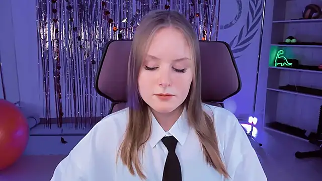 Snapshot of VivienLeeigh chatting on 03/08/25, 03:13 VivienLeeigh online show from 03/08/25, 03:13