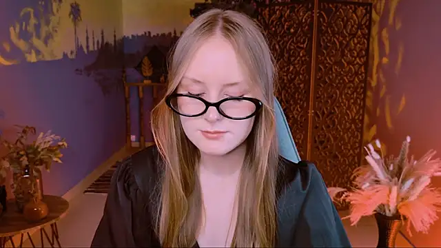Snapshot of VivienLeeigh chatting on 09/24/25, 03:07 VivienLeeigh online show from 09/24/25, 03:07