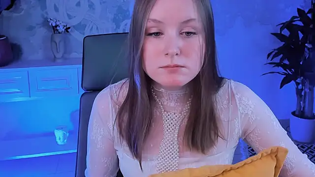 Snapshot of VivienLeeigh chatting on 02/08/25, 12:17 VivienLeeigh online show from 02/08/25, 12:17