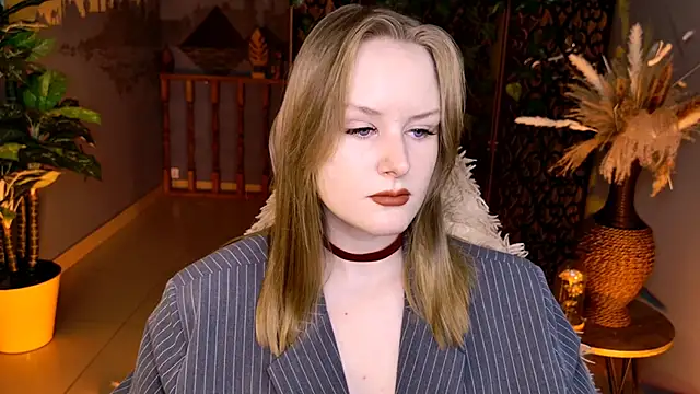 VivienLeeigh online show from 06/05/26, 05:12