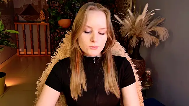 VivienLeeigh online show from 05/15/26, 05:49