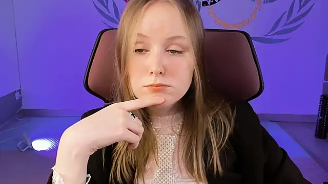 Snapshot of VivienLeeigh chatting on 02/07/25, 02:26 VivienLeeigh online show from 02/07/25, 02:26