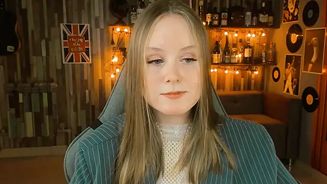 Snapshot of VivienLeeigh chatting on 02/20/25, 04:14 VivienLeeigh online show from 02/20/25, 04:14