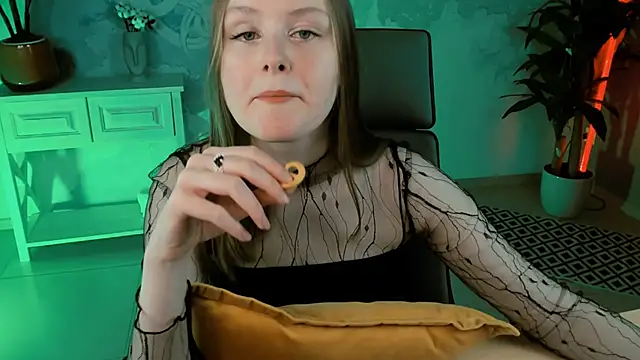 Snapshot of VivienLeeigh chatting on 02/11/25, 07:27 VivienLeeigh online show from 02/11/25, 07:27