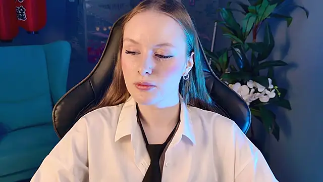 VivienLeeigh online show from 11/10/25, 10:09