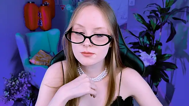 Snapshot of VivienLeeigh chatting on 09/23/25, 01:07 VivienLeeigh online show from 09/23/25, 01:07