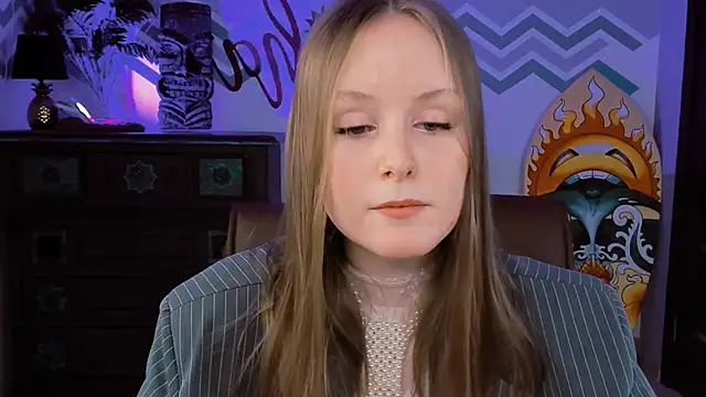 Snapshot of VivienLeeigh chatting on 02/22/25, 12:18 VivienLeeigh online show from 02/22/25, 12:18