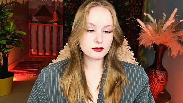 VivienLeeigh online show from 04/28/26, 05:23