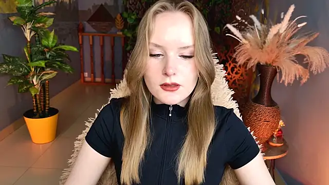 VivienLeeigh online show from 05/13/26, 05:03