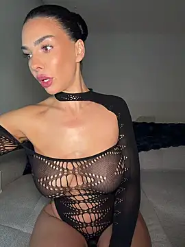 krissiswrld- online show from 04/07/26, 06:32