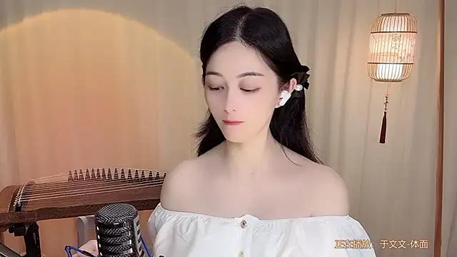 Snapshot of Tian-xin-999 chatting on 06/25/26, 04:23 Tian-xin-999 online show from 06/25/26, 04:23