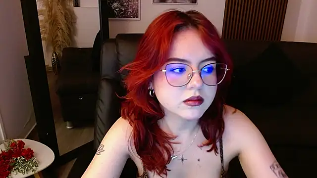 Snapshot of crimson_tati_ chatting on 02/27/25, 07:15 crimson tati online show from 02/27/25, 07:15