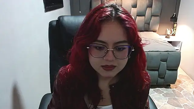 Snapshot of crimson_tati_ chatting on 02/13/25, 04:22 crimson tati online show from 02/13/25, 04:22