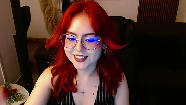 Snapshot of crimson_tati_ chatting on 03/14/25, 07:37 crimson tati online show from 03/14/25, 07:37