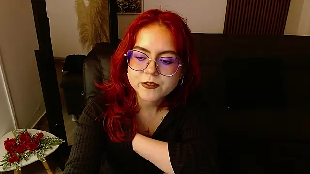 Snapshot of crimson_tati_ chatting on 03/13/25, 07:20 crimson tati online show from 03/13/25, 07:20