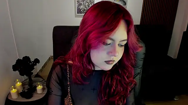 Snapshot of crimson_tati_ chatting on 09/28/25, 04:30 crimson tati online show from 09/28/25, 04:30