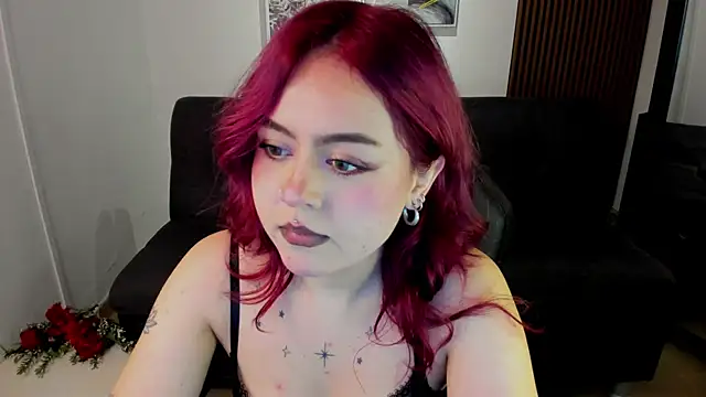 Snapshot of crimson_tati_ chatting on 09/18/25, 03:42 crimson tati online show from 09/18/25, 03:42