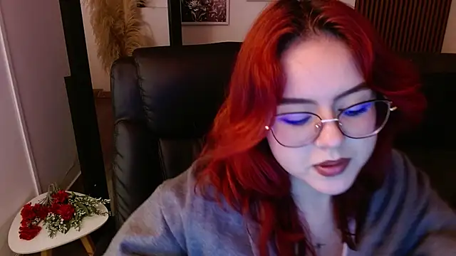 Snapshot of crimson_tati_ chatting on 02/25/25, 06:25 crimson tati online show from 02/25/25, 06:25