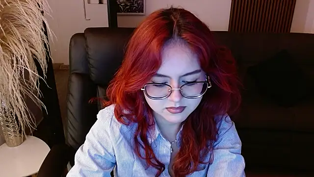 Snapshot of crimson_tati_ chatting on 02/12/25, 04:33 crimson tati online show from 02/12/25, 04:33