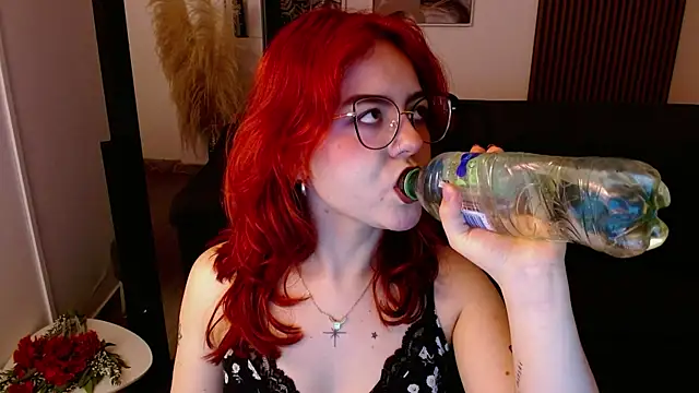 Snapshot of crimson_tati_ chatting on 03/21/25, 05:11 crimson tati online show from 03/21/25, 05:11