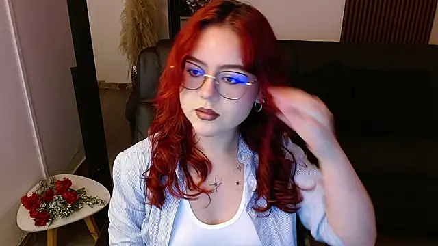 Snapshot of crimson_tati_ chatting on 02/23/25, 01:21 crimson tati online show from 02/23/25, 01:21