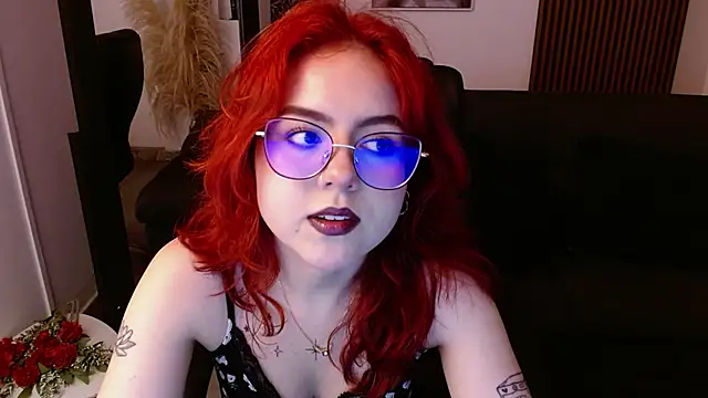 Snapshot of crimson_tati_ chatting on 03/12/25, 04:41 crimson tati online show from 03/12/25, 04:41