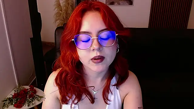 Snapshot of crimson_tati_ chatting on 03/22/25, 04:14 crimson tati online show from 03/22/25, 04:14