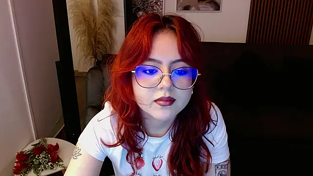 Snapshot of crimson_tati_ chatting on 02/22/25, 08:29 crimson tati online show from 02/22/25, 08:29