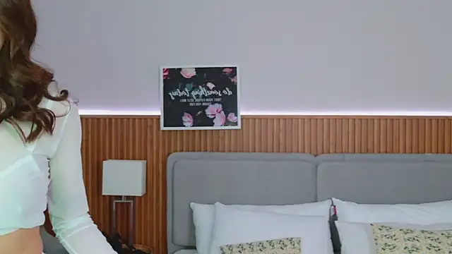 RihannaRose online show from 11/18/25, 05:05