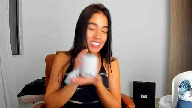 AriaMontgomery online show from 04/23/26, 03:02