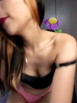 Snapshot of little_mavi chatting on 02/25/25, 12:47 little mavi online show from 02/25/25, 12:47