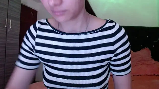 Snapshot of holy_juli chatting on 07/16/26, 03:58 holy juli online show from 07/16/26, 03:58