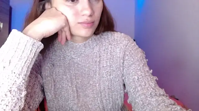 Snapshot of holy_juli chatting on 04/18/26, 03:31 holy juli online show from 04/18/26, 03:31