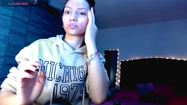 holy juli online show from 12/16/25, 03:55