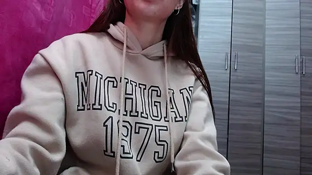 holy juli online show from 03/04/26, 03:47